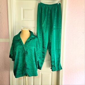 Vintage Victoria’s‎ Secret Gold Label Emerald Green Satin Floral Pajamas size M